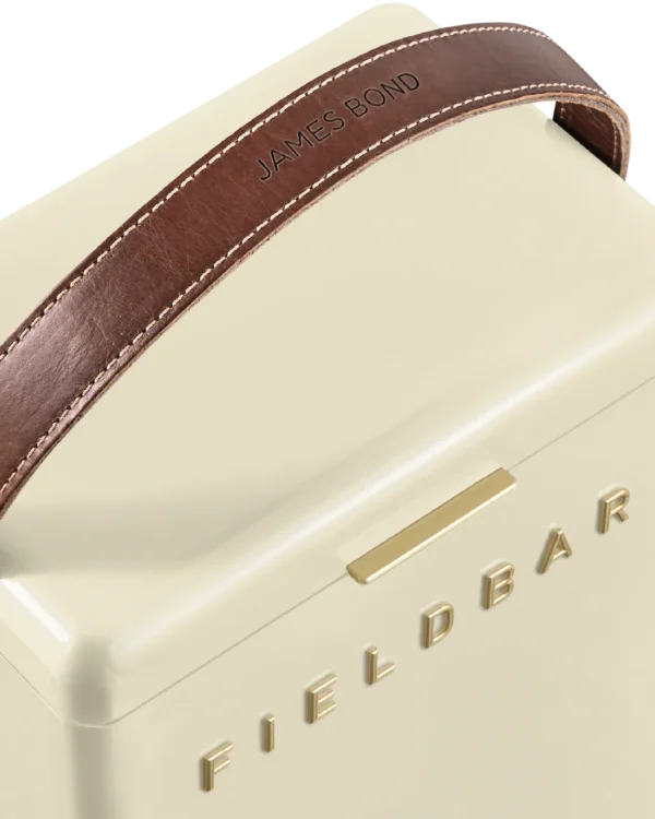 Cooler_Box_Set_SW_04_-_Personalisation_DB_1600x2000_WEB.webp Cooler Box Set & Field Bottle / Safari White