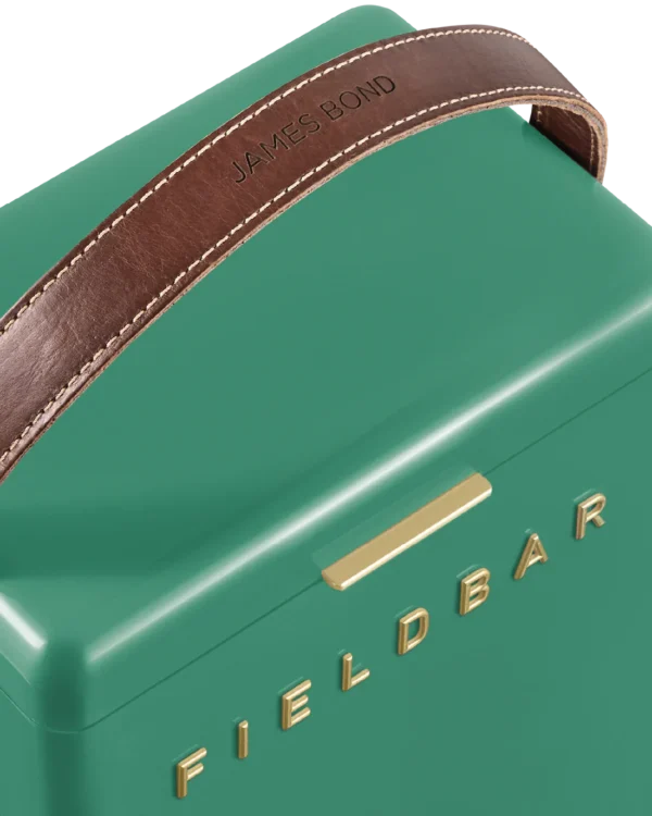 DB_PG_04_-_Personalisation_1600x2000_WEB-2-1.webp Cooler Box Set & Field Bottle / Parisian Green