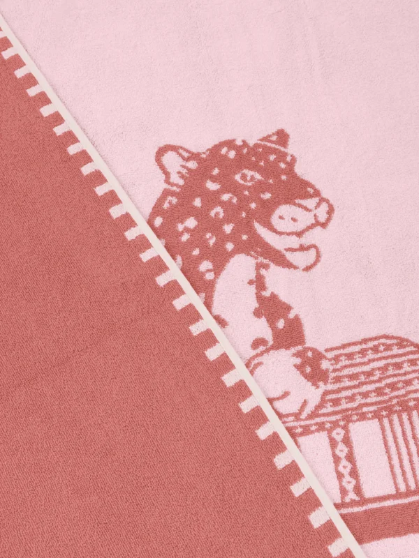 The Seabed Beach & Bath Towel / Nellie Pink